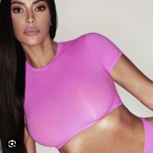 Skims cropped fits everyone tee